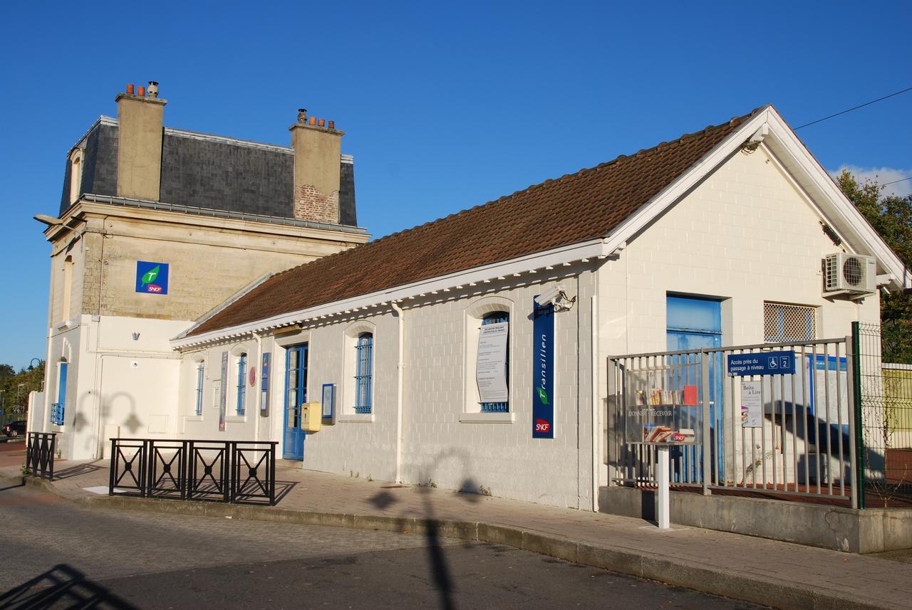 Hotel Dg Méry-sur-Oise Exterior foto
